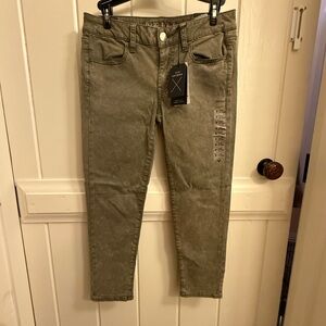 NWT American eagle jegging crop pants.